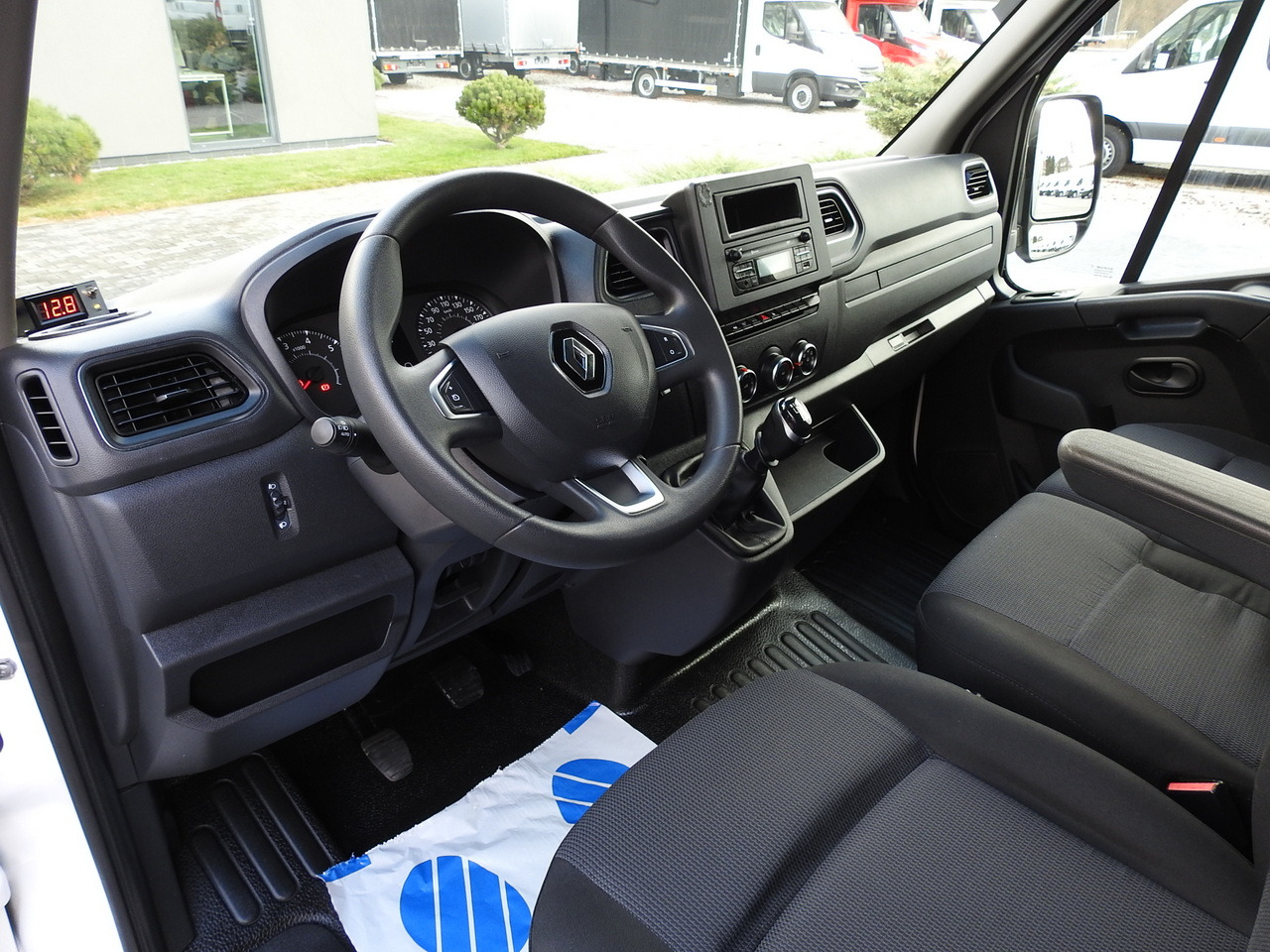 RENAULT MASTER TARPAULIN 10 PALLETS WEBASTO CRUISE CONTROL AIR CONDITIONING LED LIGHTS PNEUMATICS 165HP - Dostavno vozilo sa ceradom: slika 2 RENAULT MASTER TARPAULIN 10 PALLETS WEBASTO CRUISE CONTROL AIR CONDITIONING LED LIGHTS PNEUMATICS 165HP - Dostavno vozilo sa ceradom: slika 2