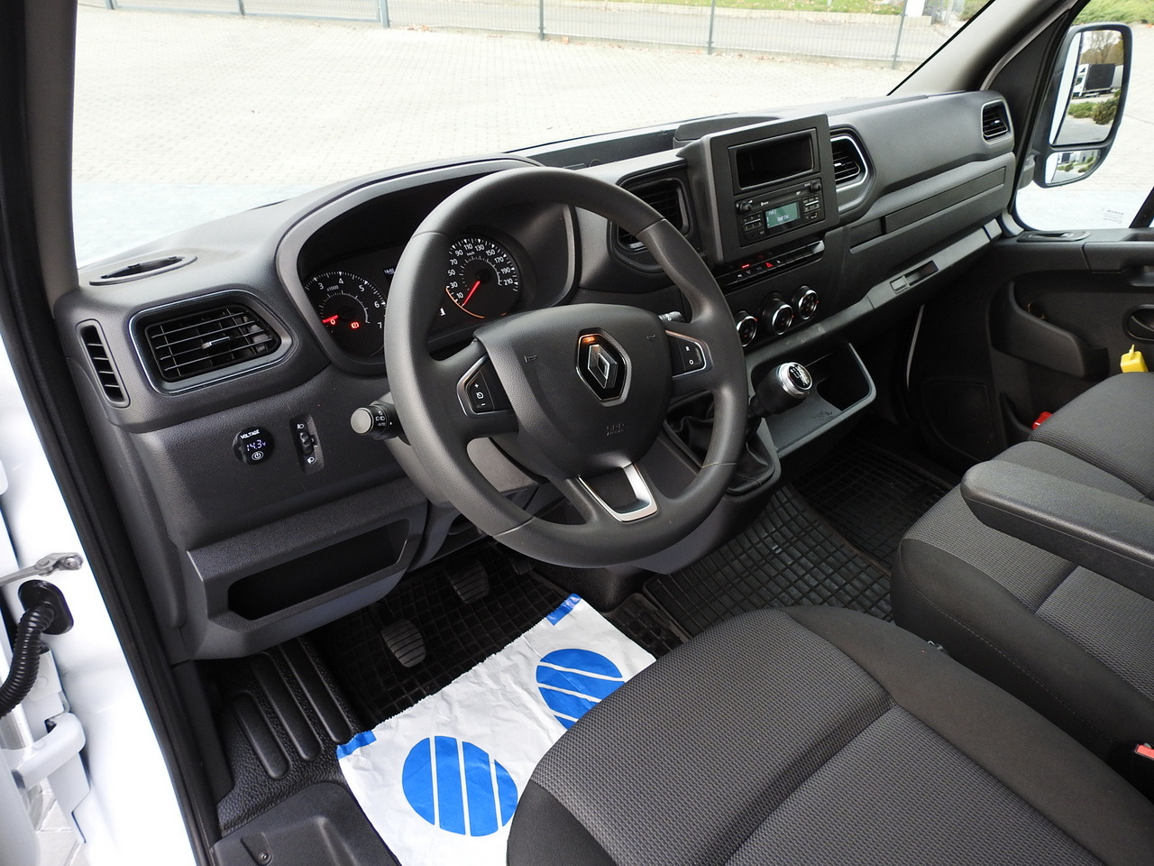 RENAULT MASTER TARPAULIN 10 PALLETS WEBASTO CRUISE CONTROL AIR CONDITIONING LED LIGHTS PNEUMATICS 165HP - Dostavno vozilo sa ceradom: slika 2 RENAULT MASTER TARPAULIN 10 PALLETS WEBASTO CRUISE CONTROL AIR CONDITIONING LED LIGHTS PNEUMATICS 165HP - Dostavno vozilo sa ceradom: slika 2