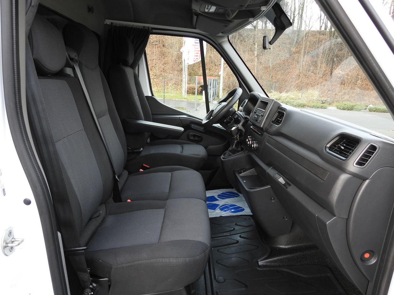 Dostavno vozilo sa ceradom RENAULT MASTER TARPAULIN 10 PALLETS WEBASTO CRUISE CONTROL AIR CONDITIONING LED LIGHTS PNEUMATICS 165HP: slika 37 Dostavno vozilo sa ceradom RENAULT MASTER TARPAULIN 10 PALLETS WEBASTO CRUISE CONTROL AIR CONDITIONING LED LIGHTS PNEUMATICS 165HP: slika 37