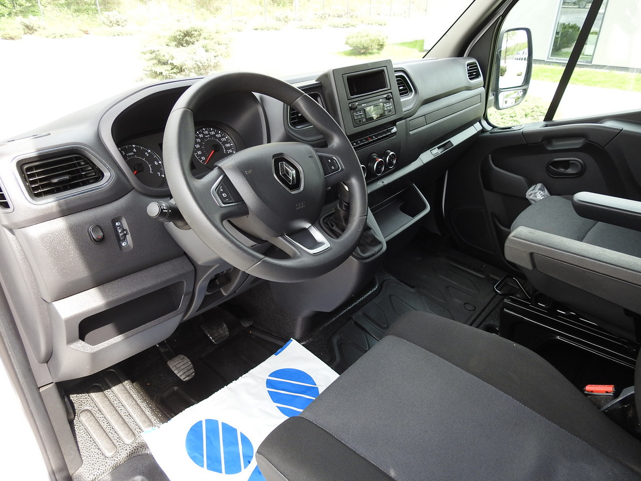 RENAULT MASTER TARPAULIN 10 PALLETS WEBASTO CRUISE CONTROL AIR CONDITIONING LED LIGHTS PNEUMATICS 165HP - Dostavno vozilo sa ceradom: slika 2 RENAULT MASTER TARPAULIN 10 PALLETS WEBASTO CRUISE CONTROL AIR CONDITIONING LED LIGHTS PNEUMATICS 165HP - Dostavno vozilo sa ceradom: slika 2