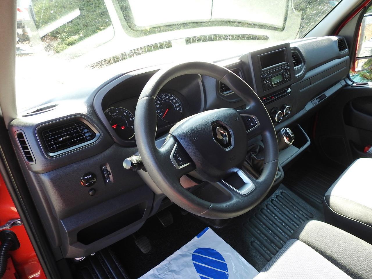 RENAULT MASTER TARPAULIN 10 PALLETS WEBASTO CRUISE CONTROL AIR CONDITIONING LED LIGHTS PNEUMATICS  165HP - Dostavno vozilo sa ceradom: slika 2 RENAULT MASTER TARPAULIN 10 PALLETS WEBASTO CRUISE CONTROL AIR CONDITIONING LED LIGHTS PNEUMATICS  165HP - Dostavno vozilo sa ceradom: slika 2