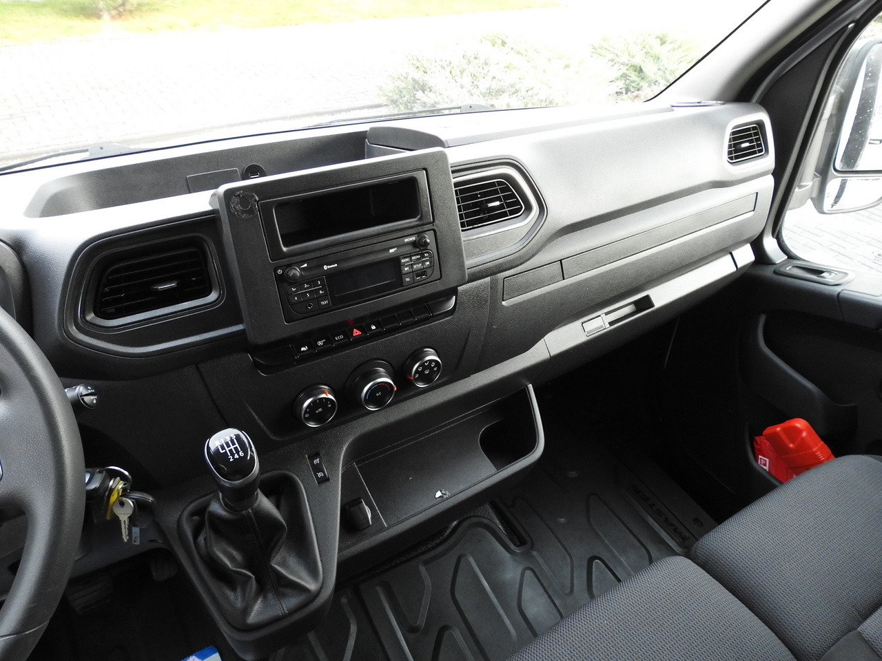 Dostavno vozilo sa ceradom RENAULT MASTER TARPAULIN 10 PALLETS WEBASTO CRUISE CONTROL AIR CONDITIONING LED LIGHTS PNEUMATICS 165HP: slika 34 Dostavno vozilo sa ceradom RENAULT MASTER TARPAULIN 10 PALLETS WEBASTO CRUISE CONTROL AIR CONDITIONING LED LIGHTS PNEUMATICS 165HP: slika 34