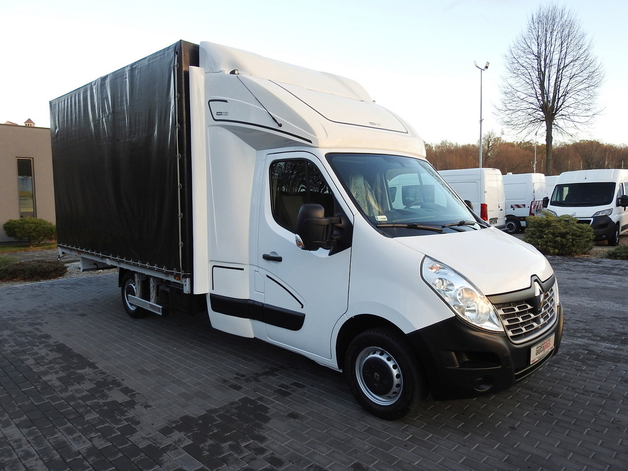 RENAULT MASTER TARPAULIN 10 PALLETS WEBASTO CRUISE CONTROL AIR CONDITIONING PNEUMATICS AUTOMATIC TRANSMISSION 170HP - Dostavno vozilo sa ceradom: slika 4 RENAULT MASTER TARPAULIN 10 PALLETS WEBASTO CRUISE CONTROL AIR CONDITIONING PNEUMATICS AUTOMATIC TRANSMISSION 170HP - Dostavno vozilo sa ceradom: slika 4