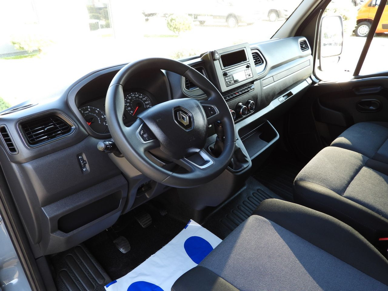 RENAULT MASTER TARPAULIN 10 PALLETS WEBASTO CRUISE CONTROL LED LIGHTS PNEUMATICS AIR CONDITIONING 165HP - Dostavno vozilo sa ceradom: slika 2 RENAULT MASTER TARPAULIN 10 PALLETS WEBASTO CRUISE CONTROL LED LIGHTS PNEUMATICS AIR CONDITIONING 165HP - Dostavno vozilo sa ceradom: slika 2