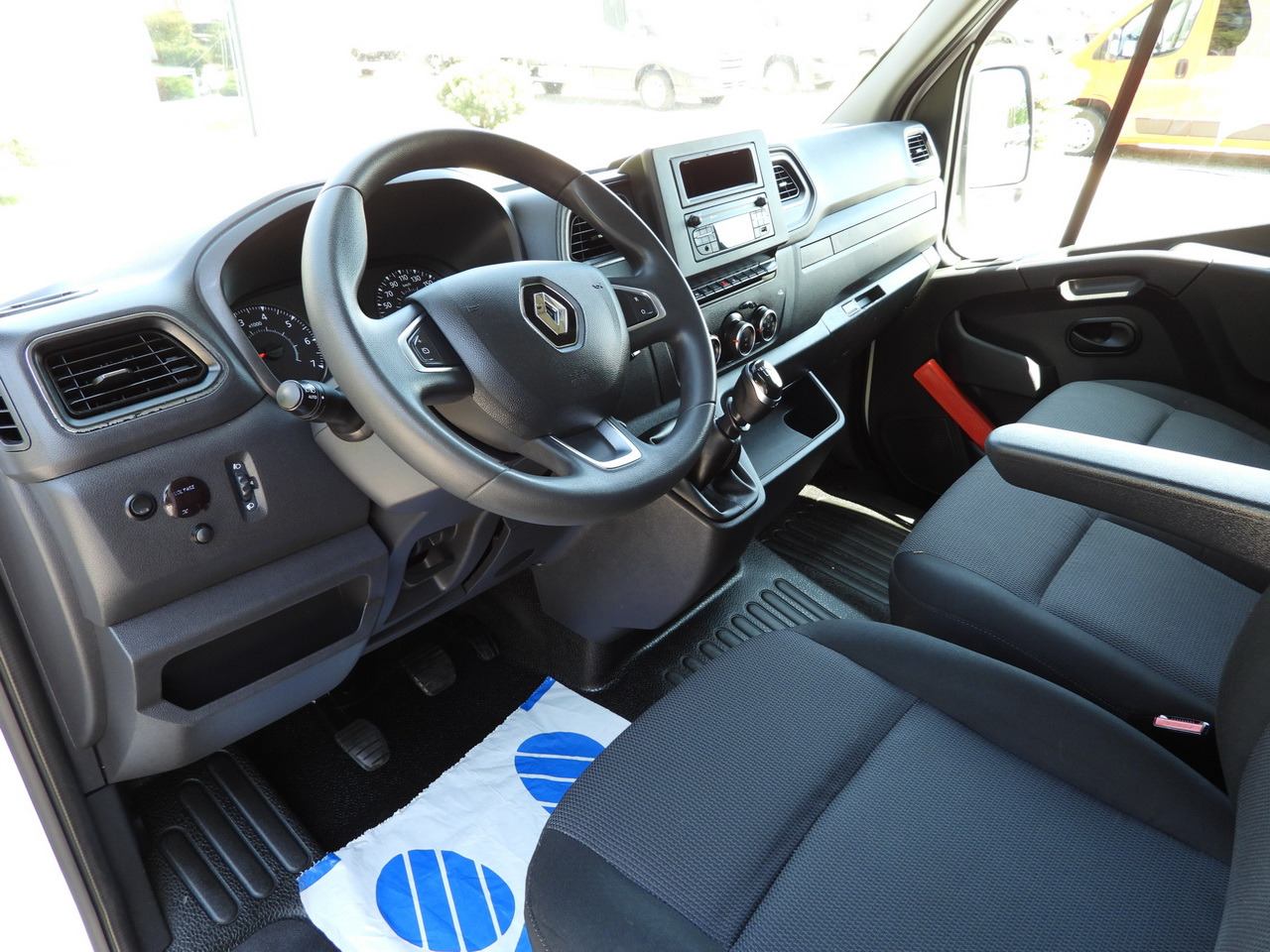 RENAULT MASTER  TARPAULIN 10 PALLETS WEBASTO CRUISE CONTROL LED LIGHTS PNEUMATICS AIR CONDITIONING  165HP - Dostavno vozilo sa ceradom: slika 2 RENAULT MASTER  TARPAULIN 10 PALLETS WEBASTO CRUISE CONTROL LED LIGHTS PNEUMATICS AIR CONDITIONING  165HP - Dostavno vozilo sa ceradom: slika 2