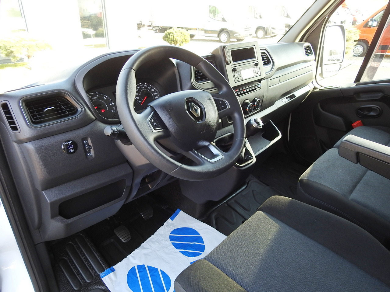 RENAULT MASTER  TARPAULIN 10 PALLETS WEBASTO CRUISE CONTROL LED LIGHTS PNEUMATICS AIR CONDITIONING  165HP - Dostavno vozilo sa ceradom: slika 2 RENAULT MASTER  TARPAULIN 10 PALLETS WEBASTO CRUISE CONTROL LED LIGHTS PNEUMATICS AIR CONDITIONING  165HP - Dostavno vozilo sa ceradom: slika 2