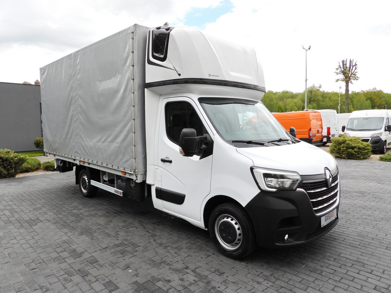 RENAULT MASTER TARPAULIN 10 PALLETS WEBASTO CRUISE CONTROL LED LIGHTS PNEUMATICS AIR CONDITIONING 165HP - Dostavno vozilo sa ceradom: slika 4 RENAULT MASTER TARPAULIN 10 PALLETS WEBASTO CRUISE CONTROL LED LIGHTS PNEUMATICS AIR CONDITIONING 165HP - Dostavno vozilo sa ceradom: slika 4