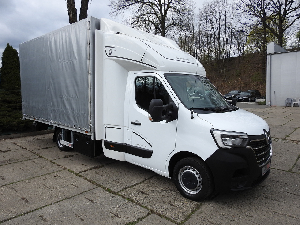 RENAULT MASTER TARPAULIN 10 PALLETS WEBASTO CRUISE CONTROL NAVIGATION AIR CONDITIONING LED LIGHTS PNEUMATICS 165HP - Dostavno vozilo sa ceradom: slika 4 RENAULT MASTER TARPAULIN 10 PALLETS WEBASTO CRUISE CONTROL NAVIGATION AIR CONDITIONING LED LIGHTS PNEUMATICS 165HP - Dostavno vozilo sa ceradom: slika 4