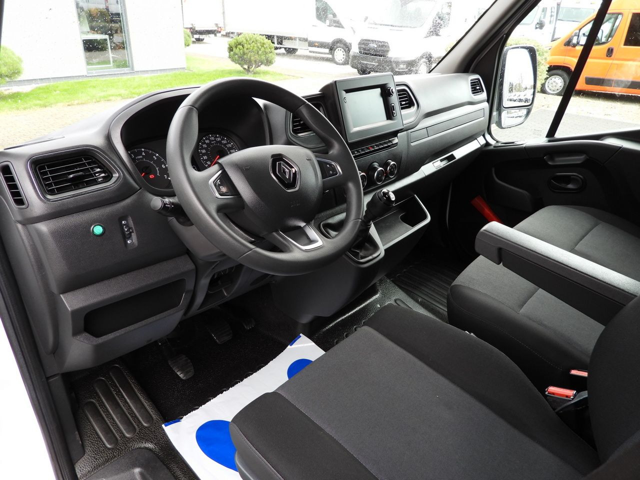 RENAULT MASTER TARPAULIN 10 PALLETS WEBASTO CRUISE CONTROL NAVIGATION LED LIGHTS TWIN WHEELS AIR CONDITIONING 165HP - Dostavno vozilo sa ceradom: slika 2 RENAULT MASTER TARPAULIN 10 PALLETS WEBASTO CRUISE CONTROL NAVIGATION LED LIGHTS TWIN WHEELS AIR CONDITIONING 165HP - Dostavno vozilo sa ceradom: slika 2