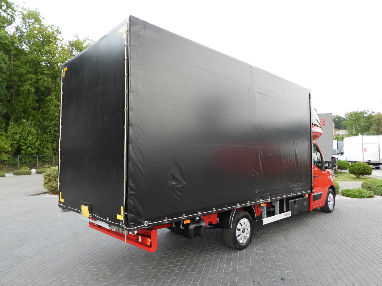 RENAULT MASTER TARPAULIN 10 PALLETS WEBASTO CRUISE CONTROL PNEUMATICS AIR CONDITIONING 170HP - Dostavno vozilo sa ceradom: slika 3 RENAULT MASTER TARPAULIN 10 PALLETS WEBASTO CRUISE CONTROL PNEUMATICS AIR CONDITIONING 170HP - Dostavno vozilo sa ceradom: slika 3