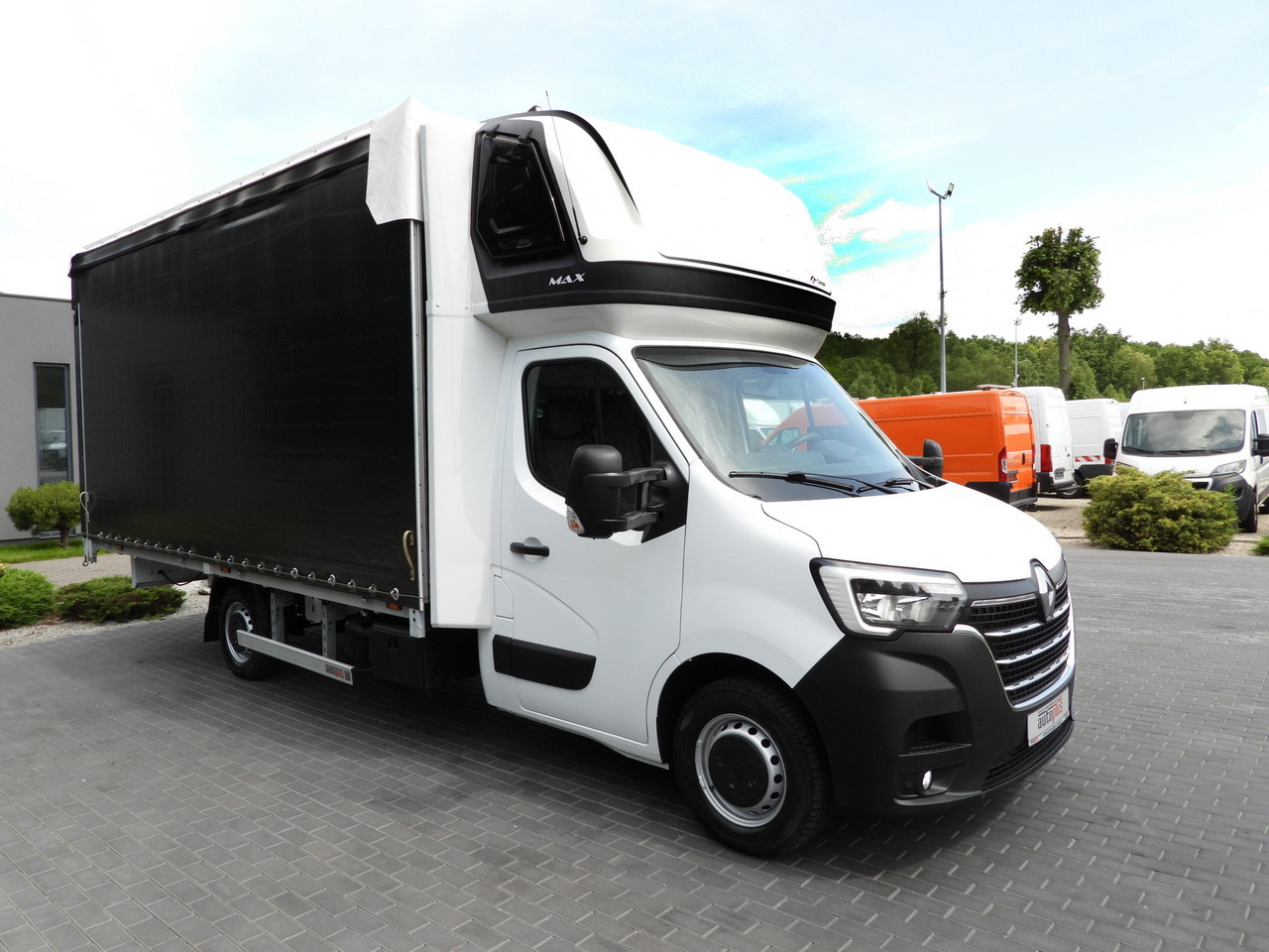 RENAULT MASTER TARPAULIN 12 PALLETS WEBASTO CRUISE CONTROL LED LIGHTS PNEUMATICS AIR CONDITIONING 165HP - Dostavno vozilo sa ceradom: slika 4 RENAULT MASTER TARPAULIN 12 PALLETS WEBASTO CRUISE CONTROL LED LIGHTS PNEUMATICS AIR CONDITIONING 165HP - Dostavno vozilo sa ceradom: slika 4