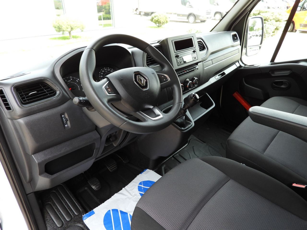 RENAULT MASTER TARPAULIN 12 PALLETS WEBASTO CRUISE CONTROL LED LIGHTS PNEUMATICS AIR CONDITIONING 165HP - Dostavno vozilo sa ceradom: slika 2 RENAULT MASTER TARPAULIN 12 PALLETS WEBASTO CRUISE CONTROL LED LIGHTS PNEUMATICS AIR CONDITIONING 165HP - Dostavno vozilo sa ceradom: slika 2