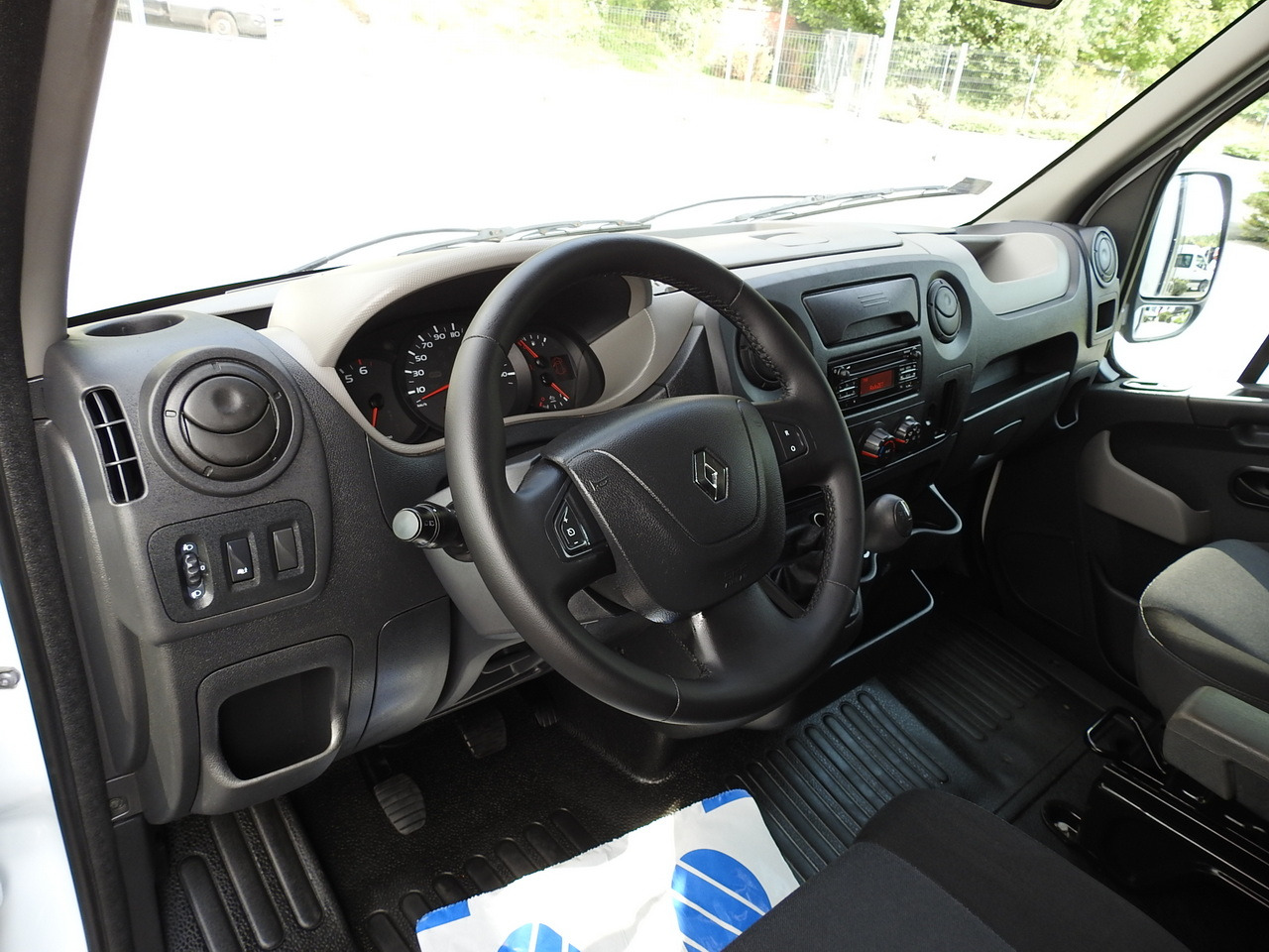 RENAULT MASTER TARPAULIN 8 PALLETS CRUISE CONTROL AIR CONDITIONING  170HP - Dostavno vozilo sa ceradom: slika 2 RENAULT MASTER TARPAULIN 8 PALLETS CRUISE CONTROL AIR CONDITIONING  170HP - Dostavno vozilo sa ceradom: slika 2