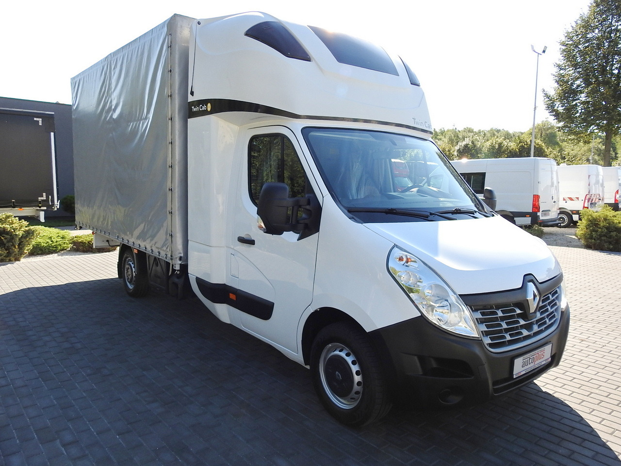 RENAULT MASTER TARPAULIN 8 PALLETS WEBASTO CRUISE CONTROL AIR CONDITIONING PNEUMATICS 170HP - Dostavno vozilo sa ceradom: slika 4 RENAULT MASTER TARPAULIN 8 PALLETS WEBASTO CRUISE CONTROL AIR CONDITIONING PNEUMATICS 170HP - Dostavno vozilo sa ceradom: slika 4