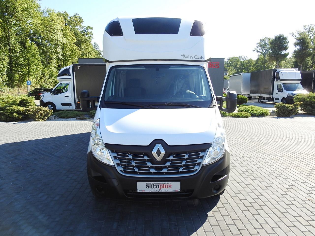RENAULT MASTER TARPAULIN 8 PALLETS WEBASTO CRUISE CONTROL AIR CONDITIONING PNEUMATICS 170HP - Dostavno vozilo sa ceradom: slika 5 RENAULT MASTER TARPAULIN 8 PALLETS WEBASTO CRUISE CONTROL AIR CONDITIONING PNEUMATICS 170HP - Dostavno vozilo sa ceradom: slika 5