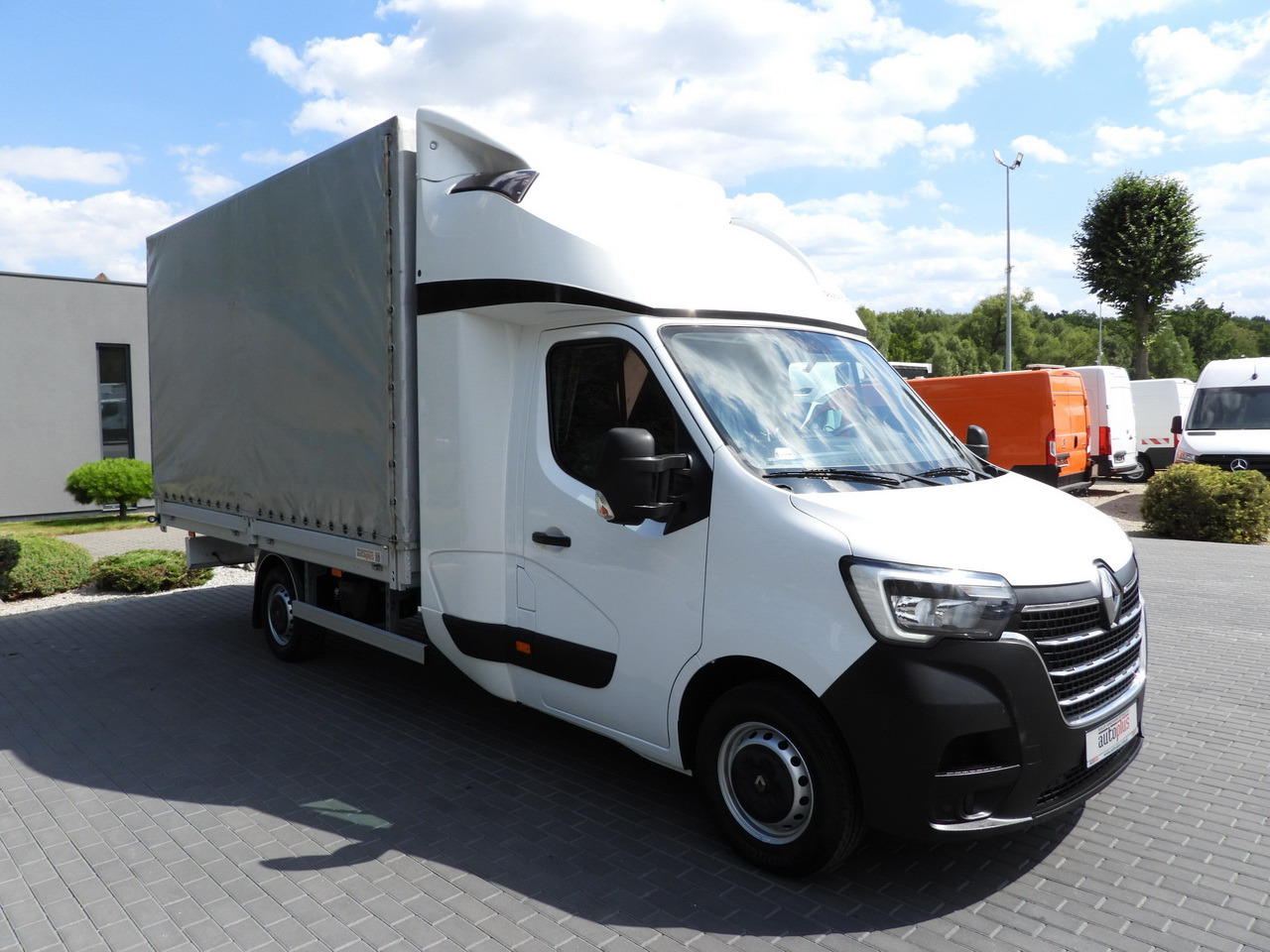 RENAULT MASTER TARPAULIN 8 PALLETS WEBASTO CRUISE CONTROL LED LIGHTS PNEUMATICS AIR CONDITIONING 165HP - Dostavno vozilo sa ceradom: slika 4 RENAULT MASTER TARPAULIN 8 PALLETS WEBASTO CRUISE CONTROL LED LIGHTS PNEUMATICS AIR CONDITIONING 165HP - Dostavno vozilo sa ceradom: slika 4