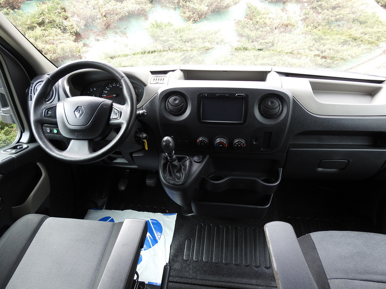 RENAULT MASTER TARPAULIN 8 PALLETS WEBASTO CRUISE CONTROL NAVIGATION AIR CONDITIONING PNEUMATICS 170HP - Dostavno vozilo sa ceradom: slika 2 RENAULT MASTER TARPAULIN 8 PALLETS WEBASTO CRUISE CONTROL NAVIGATION AIR CONDITIONING PNEUMATICS 170HP - Dostavno vozilo sa ceradom: slika 2