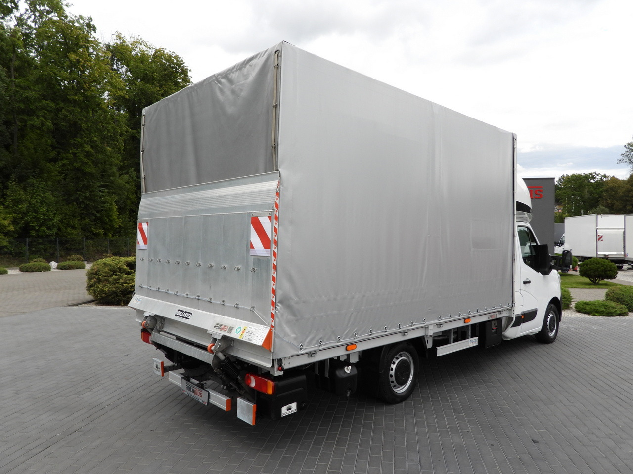 RENAULT MASTER TARPAULIN LIFT 10 PALLETS WEBASTO CRUISE CONTROL LED LIGHTS AIR CONDITIONING 165HP - Dostavno vozilo sa ceradom: slika 3 RENAULT MASTER TARPAULIN LIFT 10 PALLETS WEBASTO CRUISE CONTROL LED LIGHTS AIR CONDITIONING 165HP - Dostavno vozilo sa ceradom: slika 3