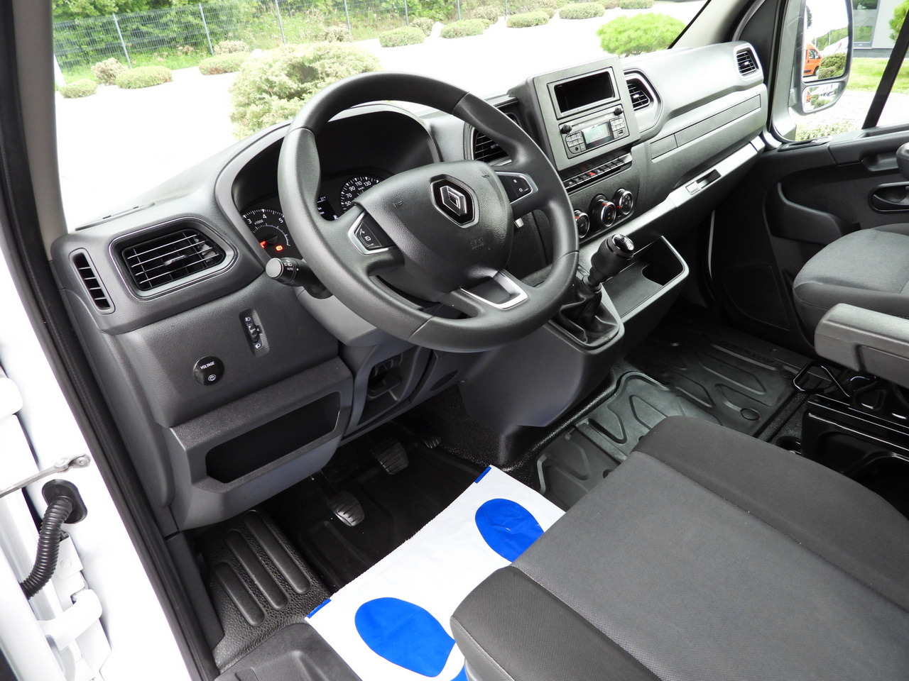 RENAULT MASTER TARPAULIN LIFT 10 PALLETS WEBASTO CRUISE CONTROL LED LIGHTS AIR CONDITIONING 165HP - Dostavno vozilo sa ceradom: slika 2 RENAULT MASTER TARPAULIN LIFT 10 PALLETS WEBASTO CRUISE CONTROL LED LIGHTS AIR CONDITIONING 165HP - Dostavno vozilo sa ceradom: slika 2