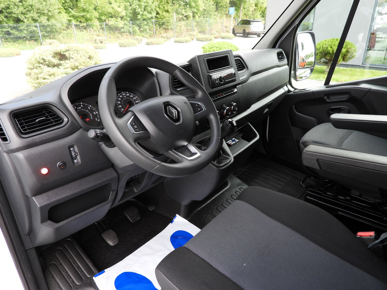 RENAULT MASTER TARPAULIN LIFT 8 PALLETS CRUISE CONTROL LED LIGHTS AIR CONDITIONING 145HP - Dostavno vozilo sa ceradom: slika 2 RENAULT MASTER TARPAULIN LIFT 8 PALLETS CRUISE CONTROL LED LIGHTS AIR CONDITIONING 145HP - Dostavno vozilo sa ceradom: slika 2