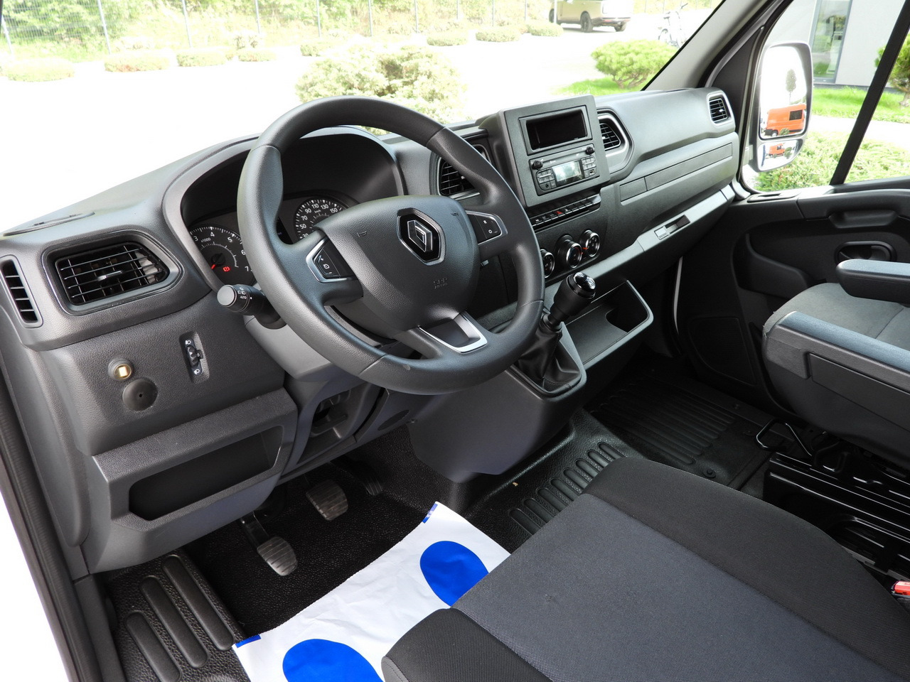 RENAULT MASTER TARPAULIN LIFT 9 PALLETS WEBASTO CRUISE CONTROL LED LIGHTS PNEUMATICS AIR CONDITIONING 165HP - Dostavno vozilo sa ceradom: slika 2 RENAULT MASTER TARPAULIN LIFT 9 PALLETS WEBASTO CRUISE CONTROL LED LIGHTS PNEUMATICS AIR CONDITIONING 165HP - Dostavno vozilo sa ceradom: slika 2