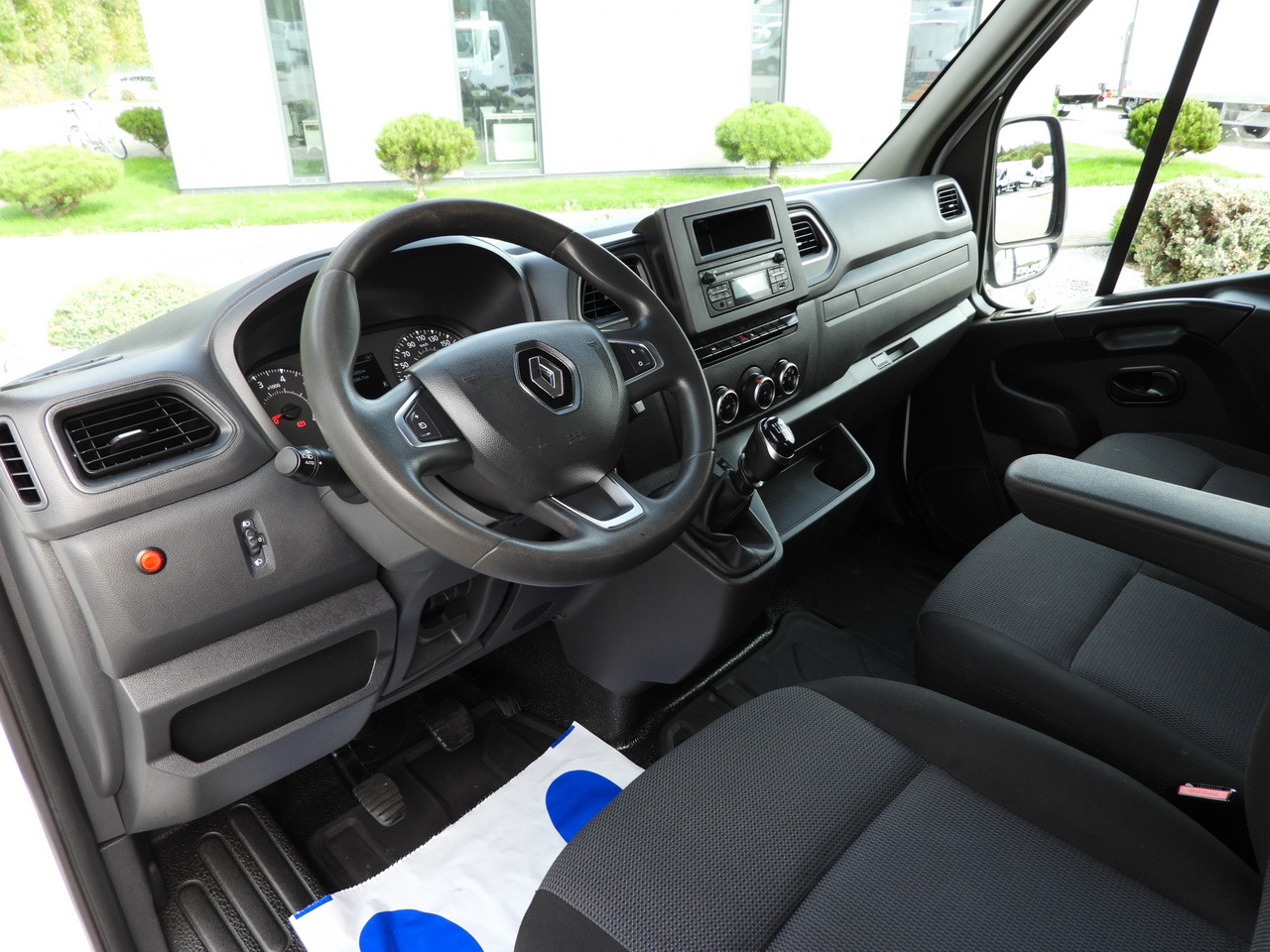 RENAULT MASTER TIPPER CRUISE CONTROL LED LIGHTS TWIN WHEELS AIR CONDITIONING 130HP - Dostavno vozilo kiper: slika 3 RENAULT MASTER TIPPER CRUISE CONTROL LED LIGHTS TWIN WHEELS AIR CONDITIONING 130HP - Dostavno vozilo kiper: slika 3