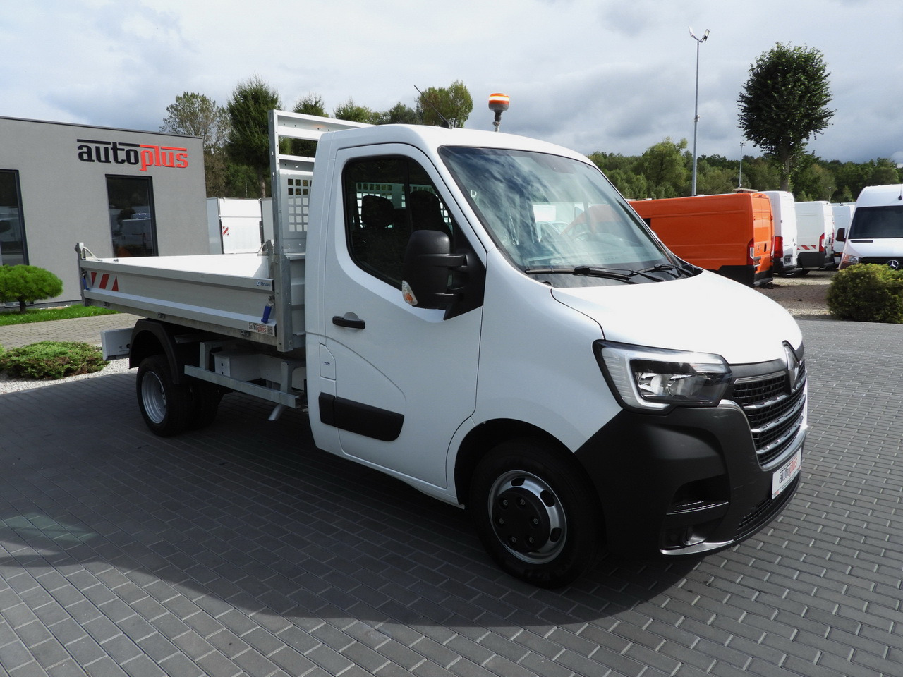RENAULT MASTER TIPPER CRUISE CONTROL LED LIGHTS TWIN WHEELS AIR CONDITIONING 130HP - Dostavno vozilo kiper: slika 5 RENAULT MASTER TIPPER CRUISE CONTROL LED LIGHTS TWIN WHEELS AIR CONDITIONING 130HP - Dostavno vozilo kiper: slika 5