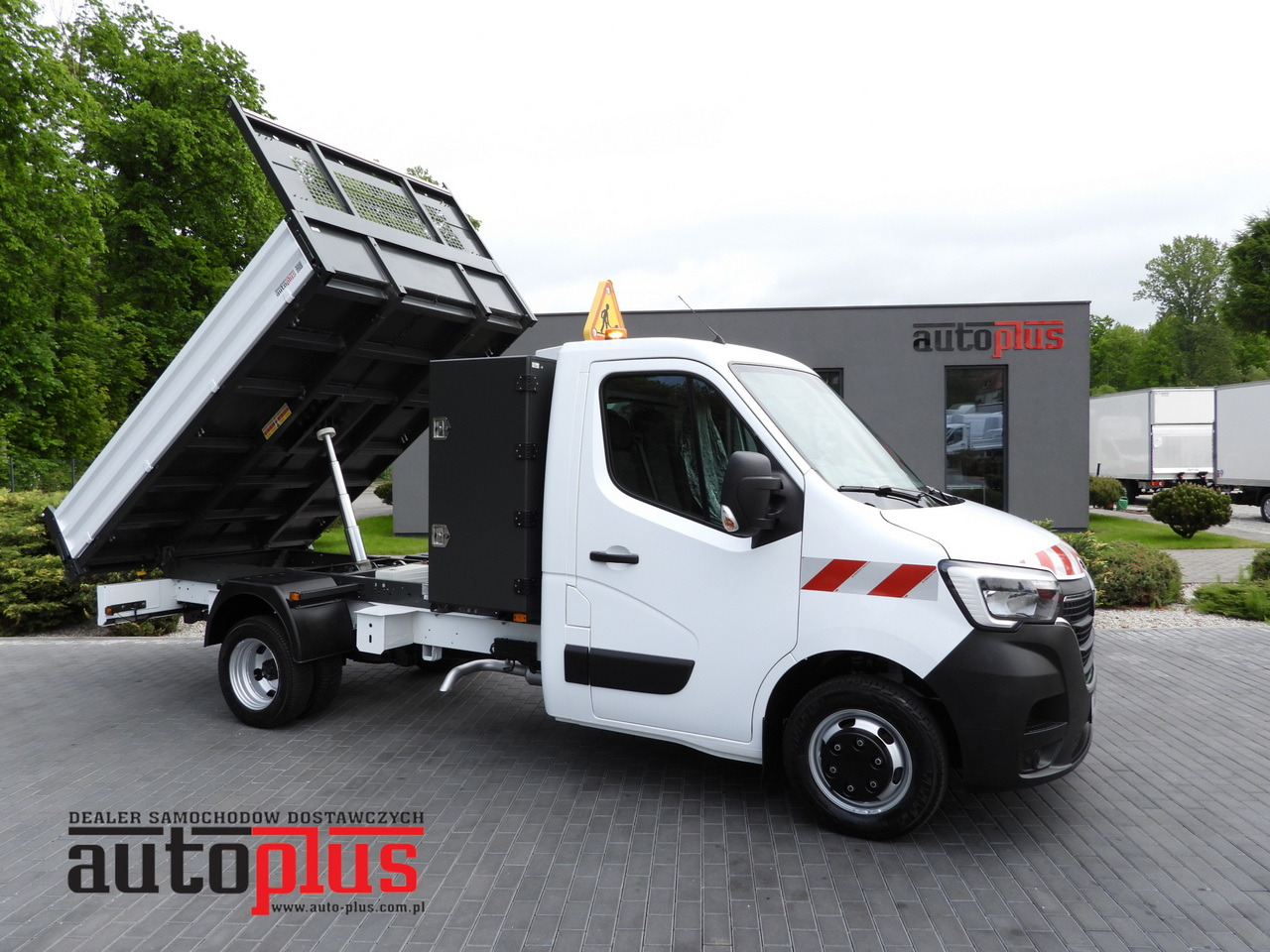 RENAULT MASTER TIPPER CRUISE CONTROL LED LIGHTS TWIN WHEELS AIR CONDITIONING 130HP - Dostavno vozilo kiper: slika 1 RENAULT MASTER TIPPER CRUISE CONTROL LED LIGHTS TWIN WHEELS AIR CONDITIONING 130HP - Dostavno vozilo kiper: slika 1