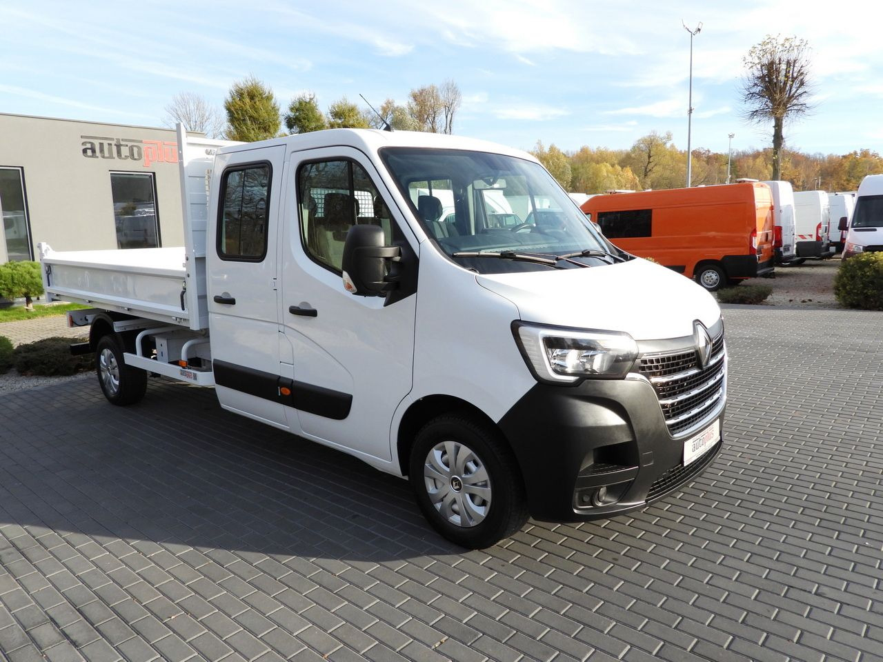 RENAULT MASTER TIPPER DOUBLE CABIN DOKA 6 SEATS CRUISE CONTROL LED LIGHTS AIR CONDITIONING 145HP - Dostavno vozilo kiper: slika 4 RENAULT MASTER TIPPER DOUBLE CABIN DOKA 6 SEATS CRUISE CONTROL LED LIGHTS AIR CONDITIONING 145HP - Dostavno vozilo kiper: slika 4