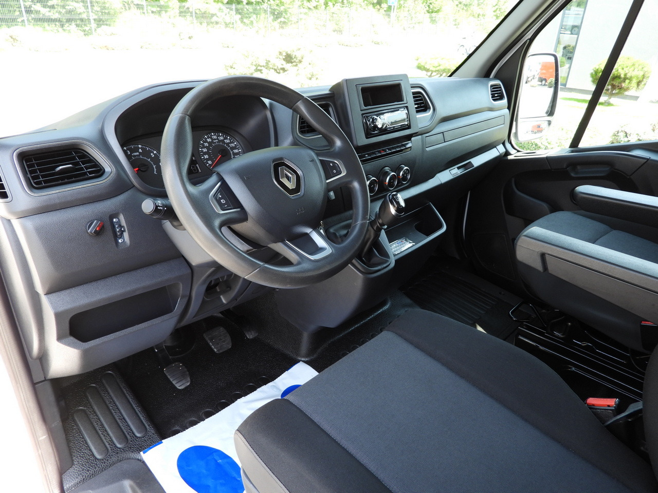 RENAULT MASTER TIPPER DOUBLE CABIN DOKA 6 SEATS CRUISE CONTROL LED LIGHTS TWIN WHEELS AIR CONDITIONING 130HP - Dostavno vozilo kiper: slika 2 RENAULT MASTER TIPPER DOUBLE CABIN DOKA 6 SEATS CRUISE CONTROL LED LIGHTS TWIN WHEELS AIR CONDITIONING 130HP - Dostavno vozilo kiper: slika 2