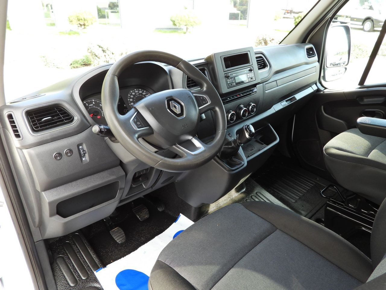 RENAULT MASTER TIPPER DOUBLE CABIN DOKA 6 SEATS CRUISE CONTROL LED LIGHTS TWIN WHEELS AIR CONDITIONING  165HP - Dostavno vozilo kiper: slika 2 RENAULT MASTER TIPPER DOUBLE CABIN DOKA 6 SEATS CRUISE CONTROL LED LIGHTS TWIN WHEELS AIR CONDITIONING  165HP - Dostavno vozilo kiper: slika 2