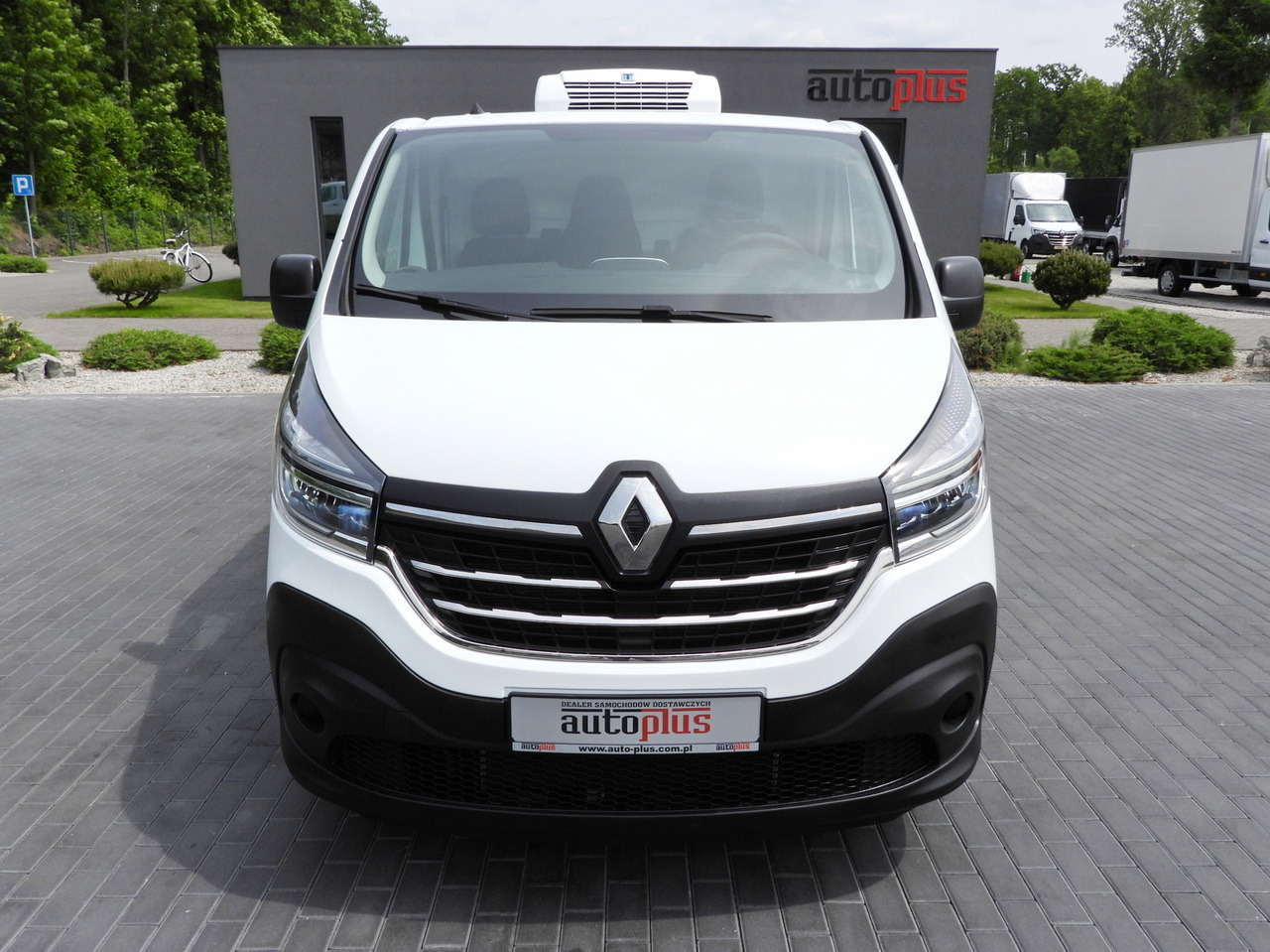 RENAULT TRAFIC REFRIGERATOR VAN 0*C CRUISE CONTROL LED LIGHTS AIR CONDITIONING 120HP - Dostavno vozilo hladnjača: slika 5 RENAULT TRAFIC REFRIGERATOR VAN 0*C CRUISE CONTROL LED LIGHTS AIR CONDITIONING 120HP - Dostavno vozilo hladnjača: slika 5