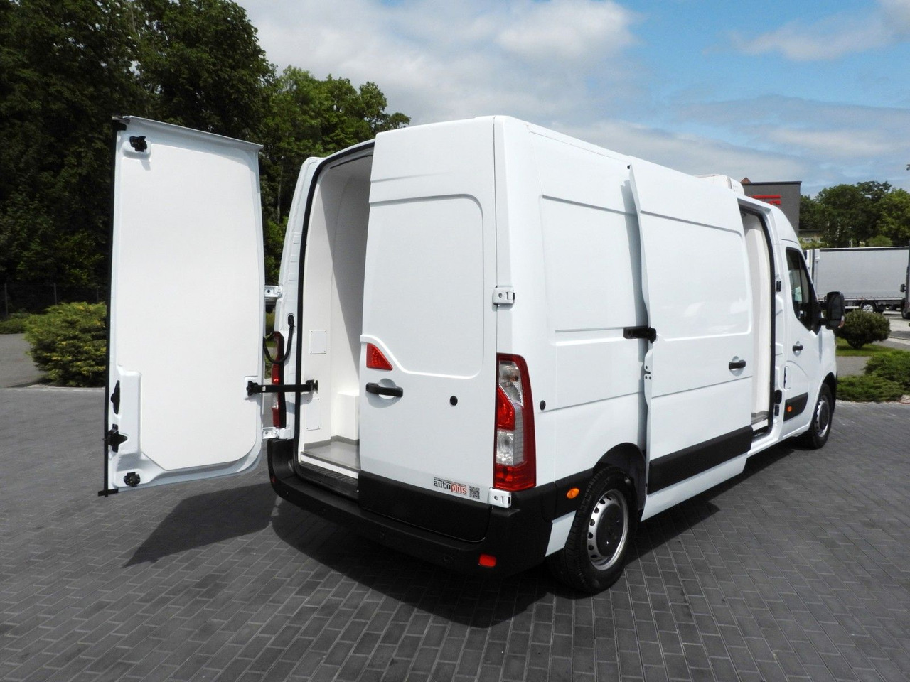 Renault MASTER KÜHLKASTENWAGEN -5*C TEMPOMAT NAVIGATION - Dostavno vozilo hladnjača: slika 3 Renault MASTER KÜHLKASTENWAGEN -5*C TEMPOMAT NAVIGATION - Dostavno vozilo hladnjača: slika 3