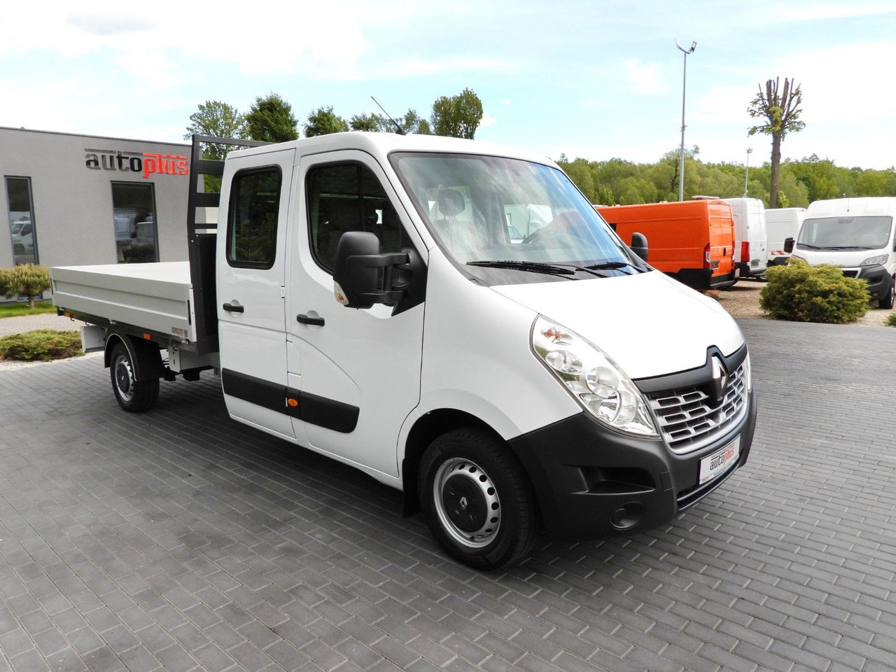 Renault MASTER PRITSCHE DOPPELKABINE DOKA 7 SITZE - Dostavno vozilo s ravnom platformom, Dostavno vozilo sa duplom kabinom: slika 4 Renault MASTER PRITSCHE DOPPELKABINE DOKA 7 SITZE - Dostavno vozilo s ravnom platformom, Dostavno vozilo sa duplom kabinom: slika 4