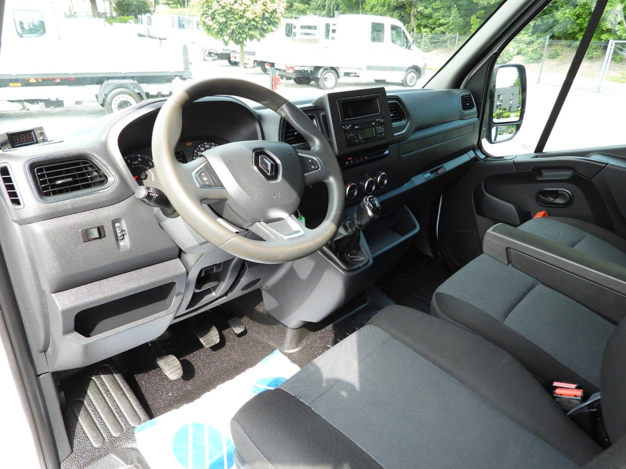Renault MASTER PRITSCHE PLANE 10 PALETTEN WEBASTO A/C - Dostavno vozilo sa ceradom: slika 2 Renault MASTER PRITSCHE PLANE 10 PALETTEN WEBASTO A/C - Dostavno vozilo sa ceradom: slika 2