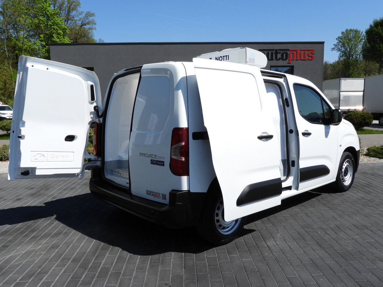 TOYOTA PROACE CITY REFRIGERATOR VAN -15*C POWER SUPPLY 230V CRUISE CONTROL AIR CONDITIONING 100HP - Dostavno vozilo hladnjača: slika 3 TOYOTA PROACE CITY REFRIGERATOR VAN -15*C POWER SUPPLY 230V CRUISE CONTROL AIR CONDITIONING 100HP - Dostavno vozilo hladnjača: slika 3