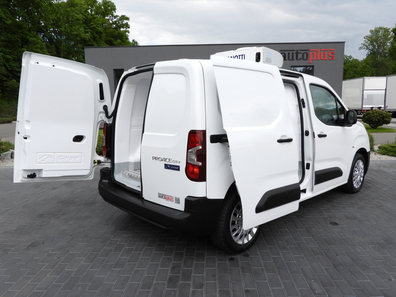 TOYOTA PROACE CITY REFRIGERATOR VAN -15*C POWER SUPPLY 230V CRUISE CONTROL AIR CONDITIONING 100HP - Dostavno vozilo hladnjača: slika 3 TOYOTA PROACE CITY REFRIGERATOR VAN -15*C POWER SUPPLY 230V CRUISE CONTROL AIR CONDITIONING 100HP - Dostavno vozilo hladnjača: slika 3