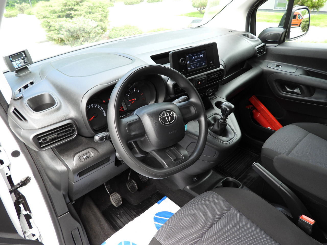 TOYOTA PROACE CITY REFRIGERATOR VAN -15*C POWER SUPPLY 230V CRUISE CONTROL AIR CONDITIONING 100HP - Dostavno vozilo hladnjača: slika 2 TOYOTA PROACE CITY REFRIGERATOR VAN -15*C POWER SUPPLY 230V CRUISE CONTROL AIR CONDITIONING 100HP - Dostavno vozilo hladnjača: slika 2