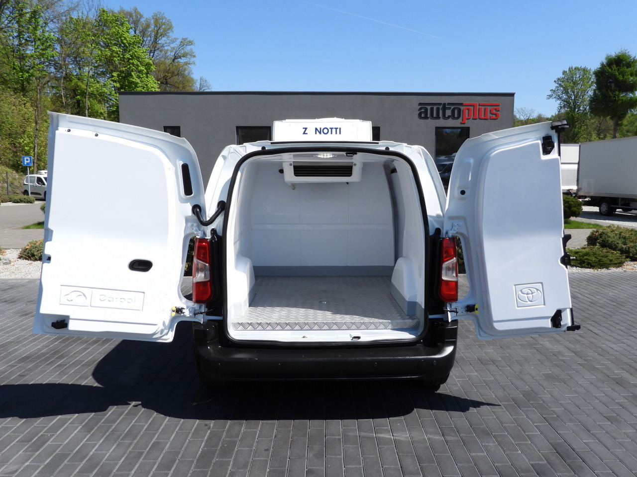 Lizing TOYOTA PROACE CITY  REFRIGERATOR VAN -15*C POWER SUPPLY 230V CRUISE CONTROL AIR CONDITIONING  100HP TOYOTA PROACE CITY  REFRIGERATOR VAN -15*C POWER SUPPLY 230V CRUISE CONTROL AIR CONDITIONING  100HP: slika 13
