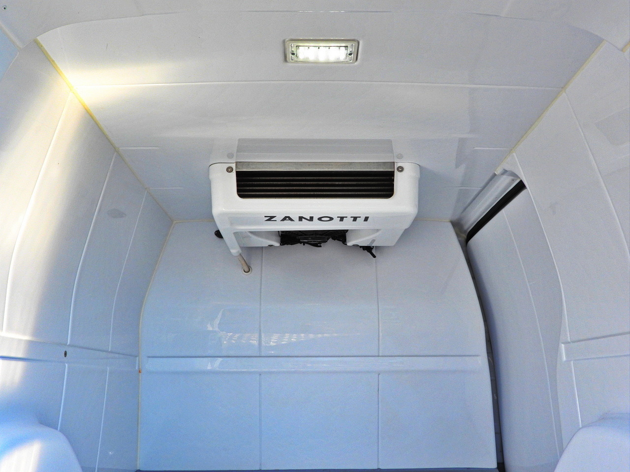Lizing TOYOTA PROACE CITY  REFRIGERATOR VAN -15*C POWER SUPPLY 230V CRUISE CONTROL AIR CONDITIONING  100HP TOYOTA PROACE CITY  REFRIGERATOR VAN -15*C POWER SUPPLY 230V CRUISE CONTROL AIR CONDITIONING  100HP: slika 15