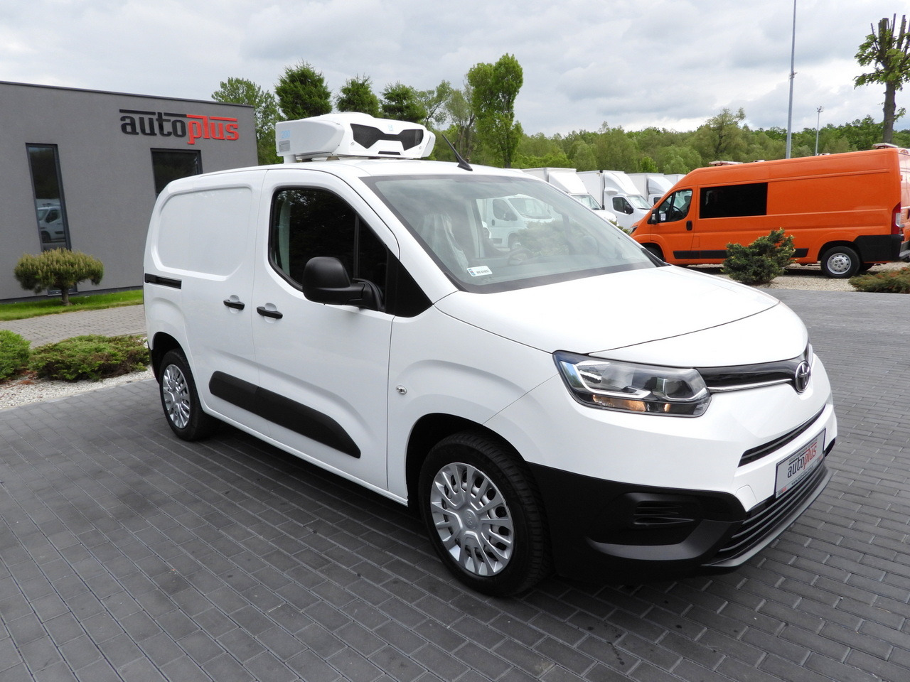 TOYOTA PROACE CITY REFRIGERATOR VAN -15*C POWER SUPPLY 230V CRUISE CONTROL AIR CONDITIONING 100HP - Dostavno vozilo hladnjača: slika 4 TOYOTA PROACE CITY REFRIGERATOR VAN -15*C POWER SUPPLY 230V CRUISE CONTROL AIR CONDITIONING 100HP - Dostavno vozilo hladnjača: slika 4