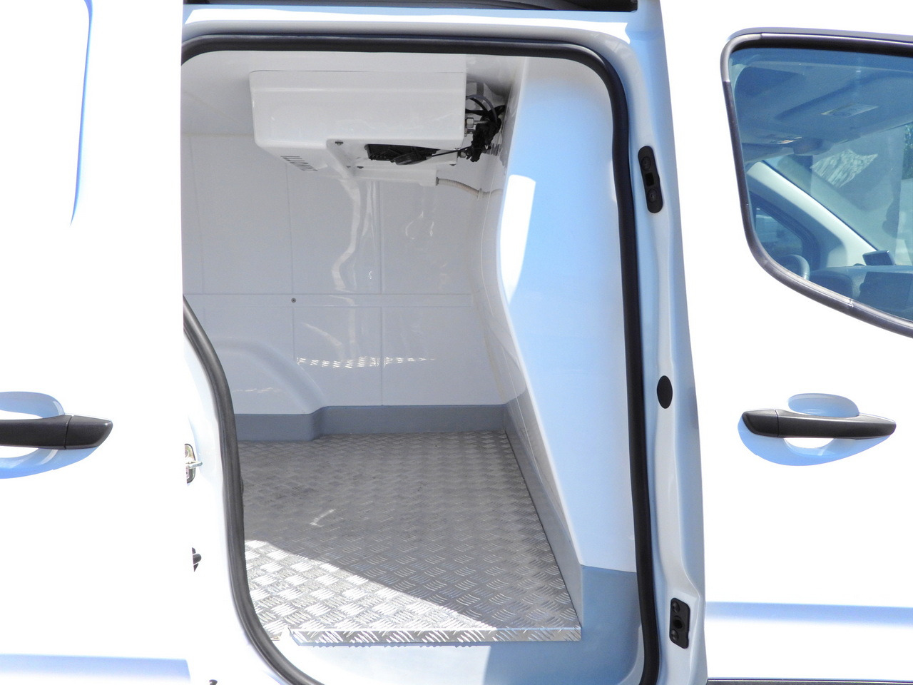 Lizing TOYOTA PROACE CITY  REFRIGERATOR VAN -15*C POWER SUPPLY 230V CRUISE CONTROL AIR CONDITIONING  100HP TOYOTA PROACE CITY  REFRIGERATOR VAN -15*C POWER SUPPLY 230V CRUISE CONTROL AIR CONDITIONING  100HP: slika 23