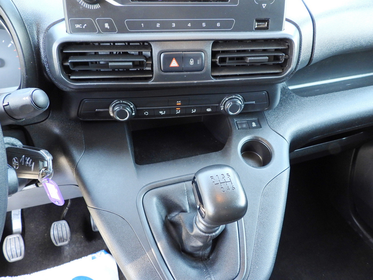 Lizing TOYOTA PROACE CITY  REFRIGERATOR VAN -15*C POWER SUPPLY 230V CRUISE CONTROL AIR CONDITIONING  100HP TOYOTA PROACE CITY  REFRIGERATOR VAN -15*C POWER SUPPLY 230V CRUISE CONTROL AIR CONDITIONING  100HP: slika 38