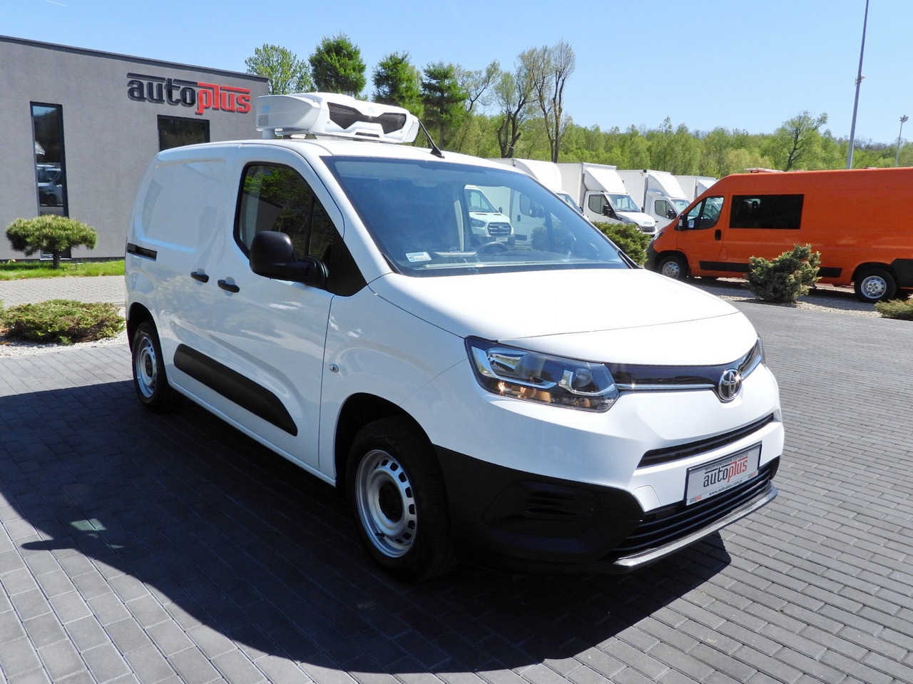 TOYOTA PROACE CITY REFRIGERATOR VAN -15*C POWER SUPPLY 230V CRUISE CONTROL AIR CONDITIONING 100HP - Dostavno vozilo hladnjača: slika 4 TOYOTA PROACE CITY REFRIGERATOR VAN -15*C POWER SUPPLY 230V CRUISE CONTROL AIR CONDITIONING 100HP - Dostavno vozilo hladnjača: slika 4
