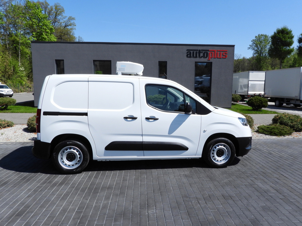 Lizing TOYOTA PROACE CITY  REFRIGERATOR VAN -15*C POWER SUPPLY 230V CRUISE CONTROL AIR CONDITIONING  100HP TOYOTA PROACE CITY  REFRIGERATOR VAN -15*C POWER SUPPLY 230V CRUISE CONTROL AIR CONDITIONING  100HP: slika 7