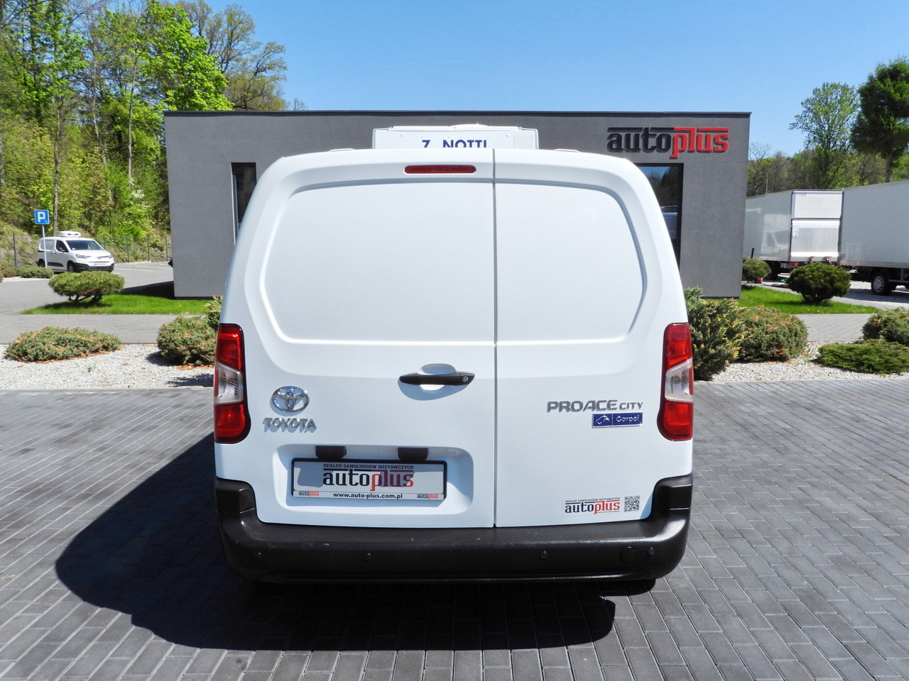 Lizing TOYOTA PROACE CITY  REFRIGERATOR VAN -15*C POWER SUPPLY 230V CRUISE CONTROL AIR CONDITIONING  100HP TOYOTA PROACE CITY  REFRIGERATOR VAN -15*C POWER SUPPLY 230V CRUISE CONTROL AIR CONDITIONING  100HP: slika 11