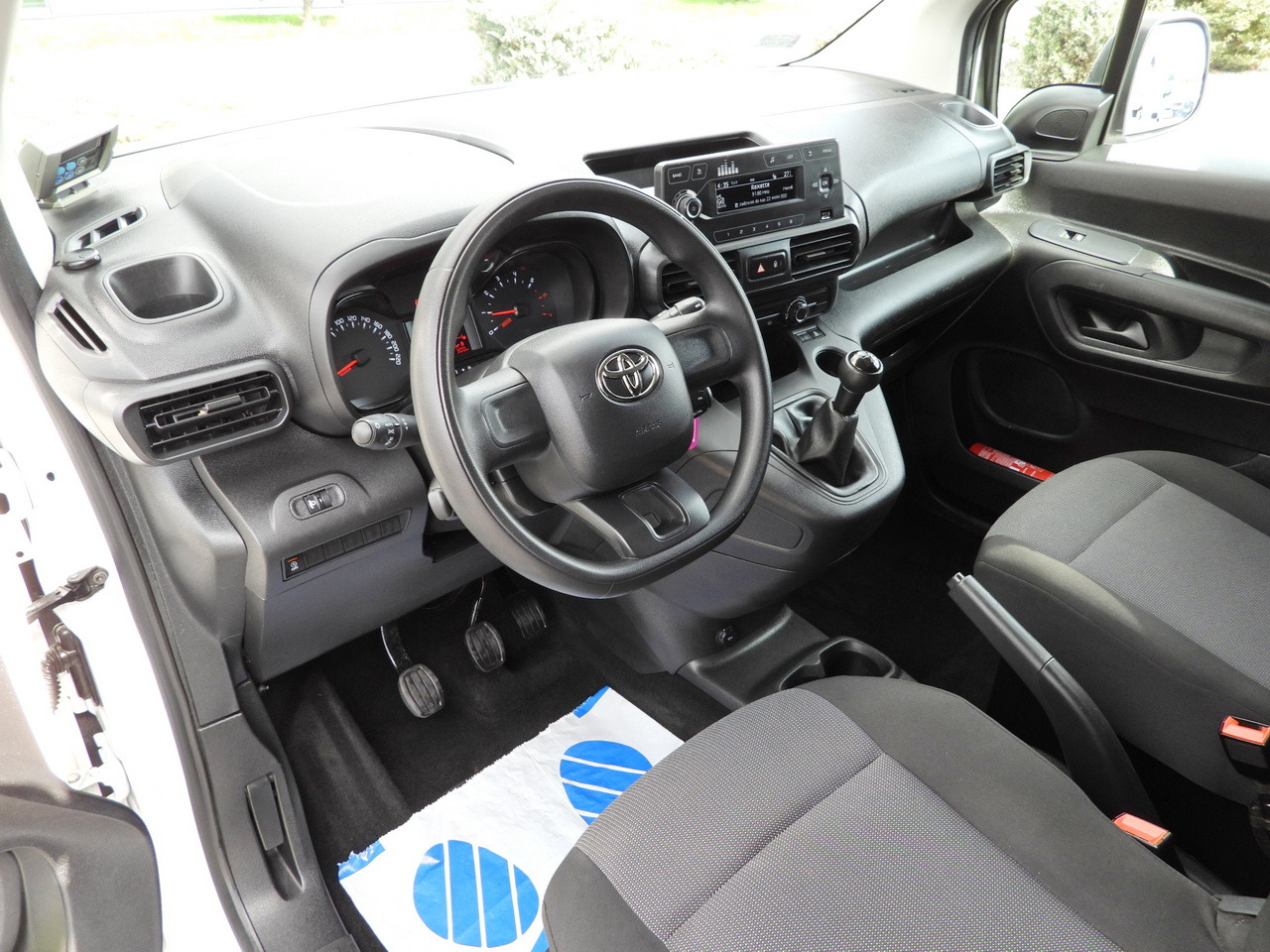 TOYOTA PROACE CITY REFRIGERATOR VAN -15*C POWER SUPPLY 230V CRUISE CONTROL AIR CONDITIONING 100HP - Dostavno vozilo hladnjača: slika 2 TOYOTA PROACE CITY REFRIGERATOR VAN -15*C POWER SUPPLY 230V CRUISE CONTROL AIR CONDITIONING 100HP - Dostavno vozilo hladnjača: slika 2