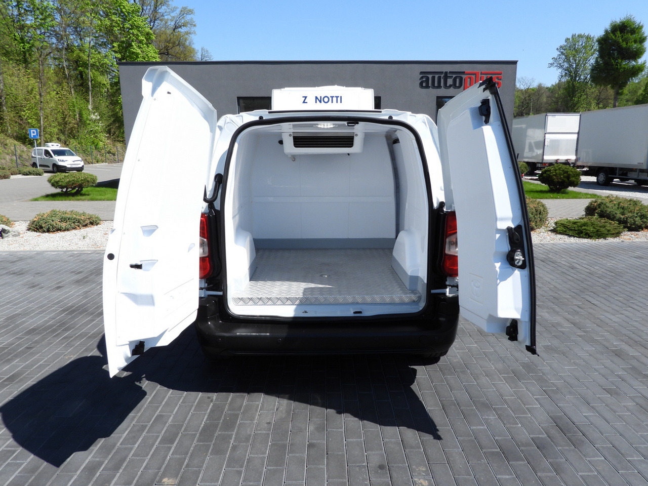 Lizing TOYOTA PROACE CITY  REFRIGERATOR VAN -15*C POWER SUPPLY 230V CRUISE CONTROL AIR CONDITIONING  100HP TOYOTA PROACE CITY  REFRIGERATOR VAN -15*C POWER SUPPLY 230V CRUISE CONTROL AIR CONDITIONING  100HP: slika 12