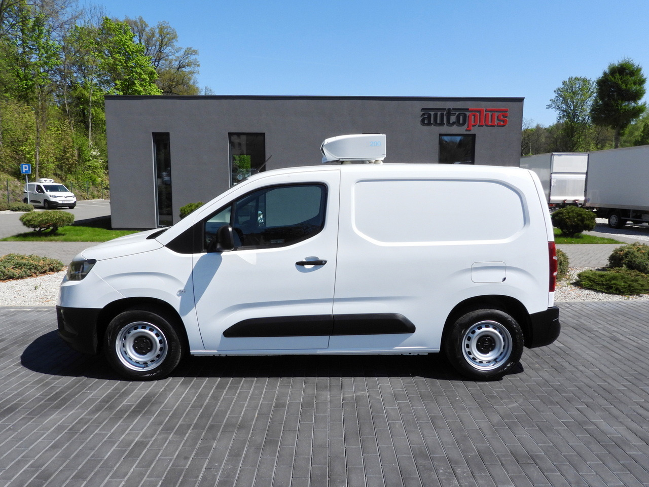 Lizing TOYOTA PROACE CITY  REFRIGERATOR VAN -15*C POWER SUPPLY 230V CRUISE CONTROL AIR CONDITIONING  100HP TOYOTA PROACE CITY  REFRIGERATOR VAN -15*C POWER SUPPLY 230V CRUISE CONTROL AIR CONDITIONING  100HP: slika 9