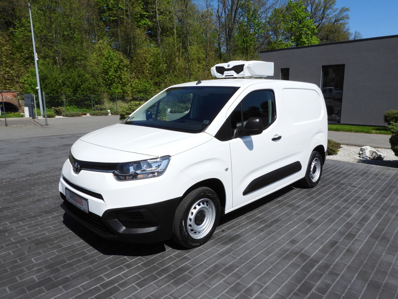 Lizing TOYOTA PROACE CITY  REFRIGERATOR VAN -15*C POWER SUPPLY 230V CRUISE CONTROL AIR CONDITIONING  100HP TOYOTA PROACE CITY  REFRIGERATOR VAN -15*C POWER SUPPLY 230V CRUISE CONTROL AIR CONDITIONING  100HP: slika 21